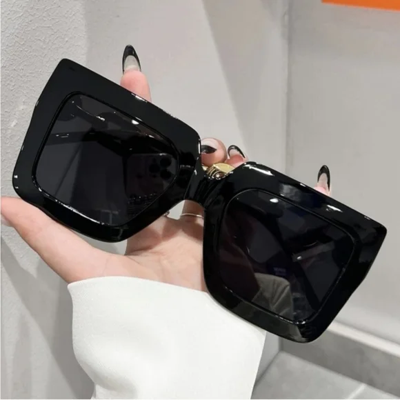 NEW Black Chain Fashion Sunglasses - Picture 9 of 12